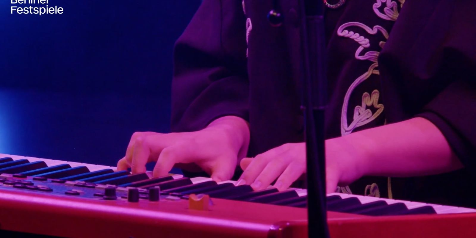 Two hands play the piano.