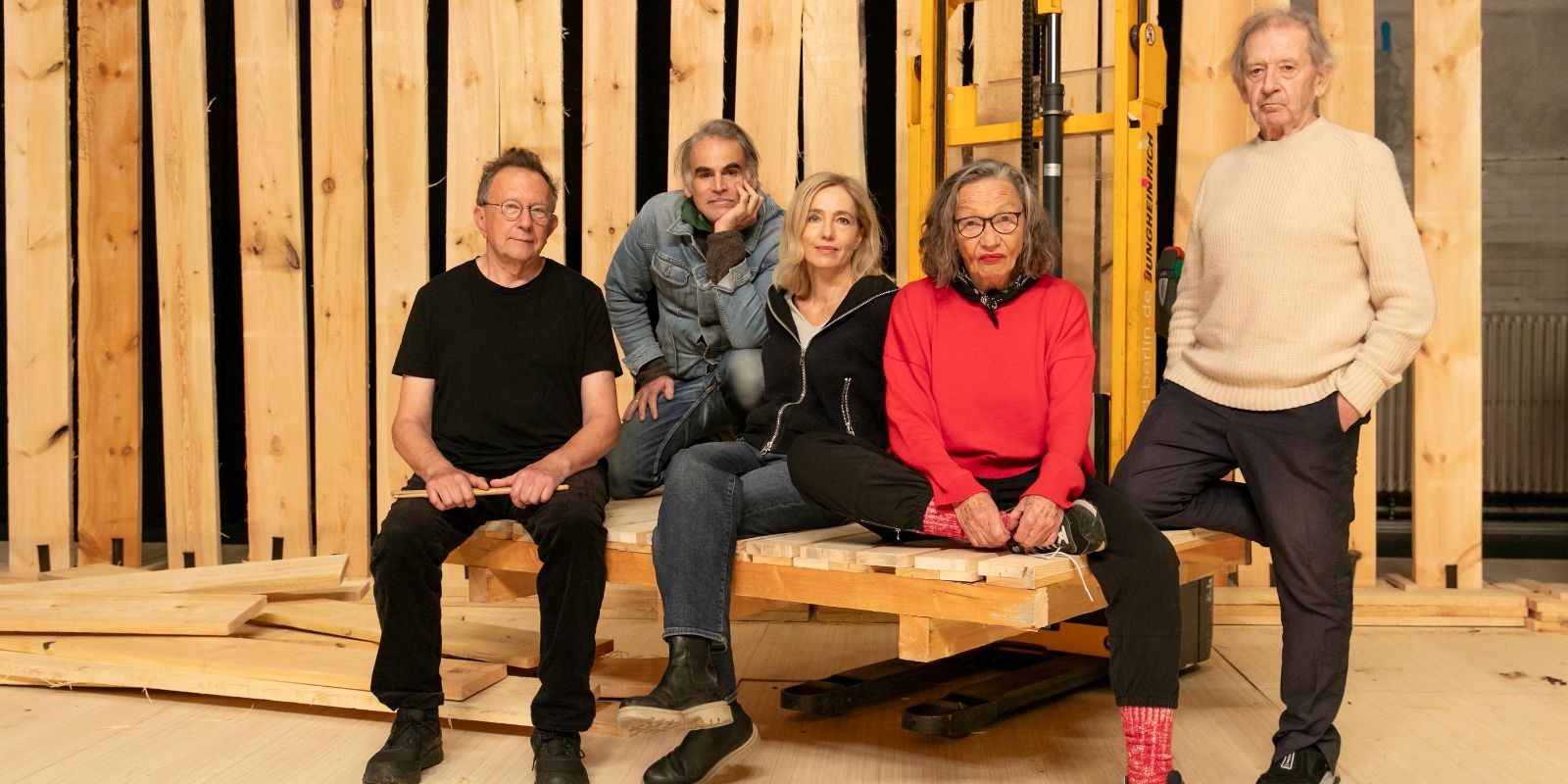 Ensemblefoto TANZENDE IDIOTEN: Willi Kellers, Karin Neuhäuser, Ursina Lardi, Sebastian Blomberg, André Jung