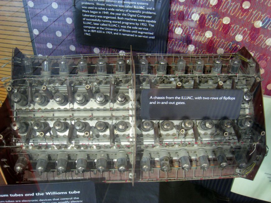ILLIAC I Chassis, ausgestellt im Computer Science Building, University of Illinois in Urbana-Champaign, Illinois, USA