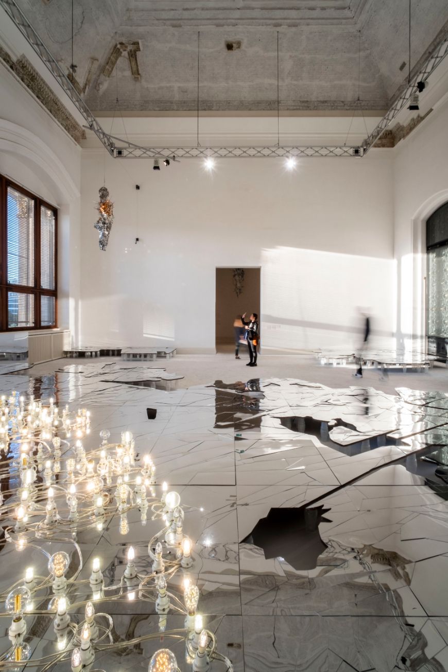 Ausstellungsansicht Lee Bul: Crash, Gropius Bau, 2018 Foto: Mathias Völzke