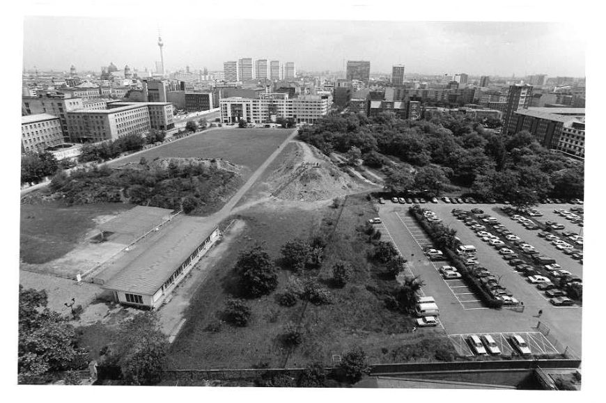 Das ehemalige „Prinz-Albrecht-Gelände“ vom Europahaus aus fotografiert, 1989 © Margret Nissen / Stiftung Topographie des Terros