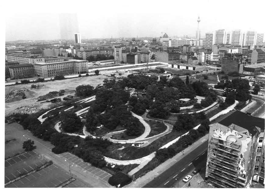 Fahren ohne Führerschein, im "Autodrom", 1987. © Margret Nissen / Stiftung Topographie des Terros