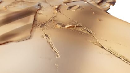 Goldfarbenes Gebilde mit zerklüfteter Oberfläche